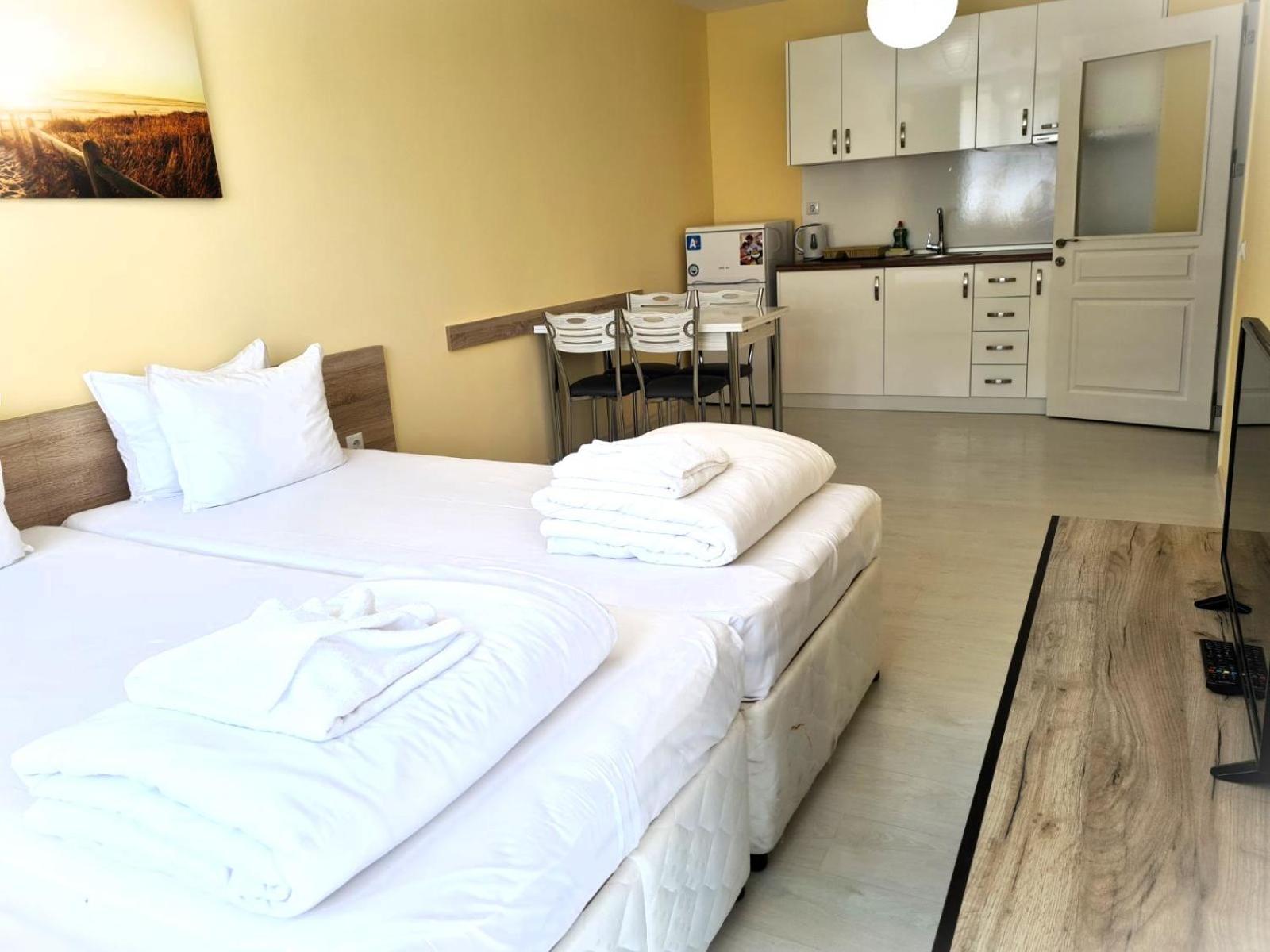 Apartments Stamopolu Lux With Pool View Primorsko Exteriör bild